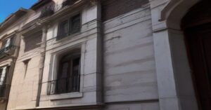 Humedades en Fachada de Edificio: Causas y Soluciones en Madrid